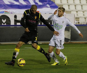 El Real Zaragoza sumó un punto ante el Albacete y acabó el partido con un jugador menos / Foto: Real Zaragoza