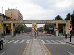 Entrada a la Universidad de Zaragoza.