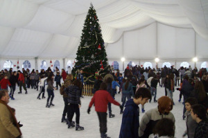 La pista de la Plaza del Pilar estará abierta hasta las 23:00. / Foto: charhadas. 