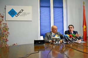 El presidente de CEMCA, Rodolfo Bernad, y el secretario general de CEMCA, Vicente Gracia, durante la rueda de prensa