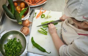 Los comedores escolares servirán al menos 16 platos al mes elaborados a base de productos ecológicos