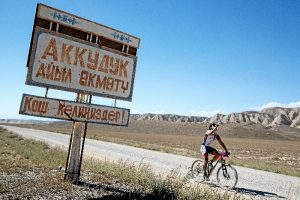 Realizando la Silk Route Bike Challenge en Kyrgyzstan.