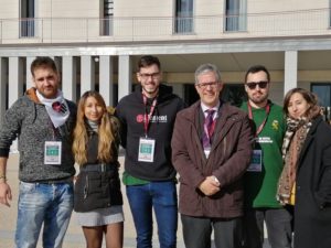 Los estudiantes del equipo aragonés participante en la I National Cyber League, junto al vicerrector de la Universidad de Zaragoza Fernando Tricas.