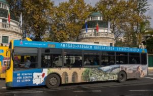 Un autobús 'mueve' por Lisboa la imagen de Aragón.