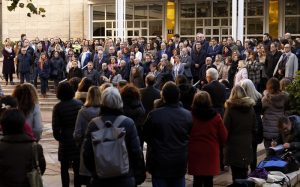 En el Edificio Pignatelli se ha dado lectura a un manifiesto contra la violencia contra la mujer.