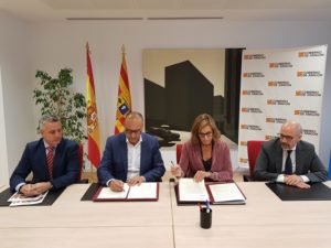 Felipe Faci y Cristina González firman un convenio para promover la tecnificación deportiva en Aragón.