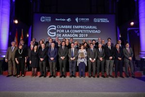 Foto de familia de la IV Cumbre Empresarial por la Competitividad de Aragón