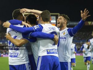 El Real Zaragoza se impuso ante el Racing por 2-0 en su estadio.