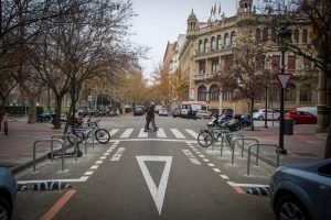 Habilitan aparcamientos para patinetes, bicis, ciclos y motos en las calzadas