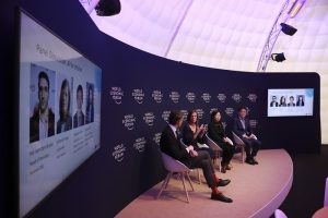 Davos conoce tecnología de Aragón para detectar patologías visuales en niños