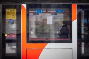 El bus y el tranvía de Zaragoza adaptarán sus frecuencias tras reducir sus viajeros un 90%