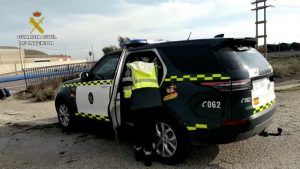 Auxilian a uAuxilian a un hombre tendido en una carretera con síntomas de coronavirus en Zaragoza n hombre tendido en una carretera con síntomas de coronavirus en Zaragoza