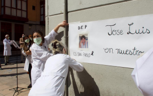 Zaragoza rinde homenaje al médico fallecido por Covid-19