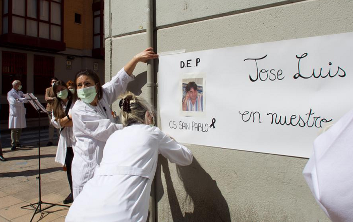 Zaragoza rinde homenaje al médico fallecido por Covid-19