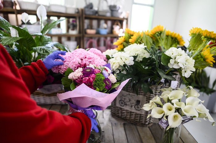 Atades crea un servicio de flores y material de jardinería a domicilio