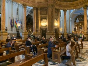 «Voy a ver a la Virgen»: emociones y lágrimas en la reapertura del Pilar