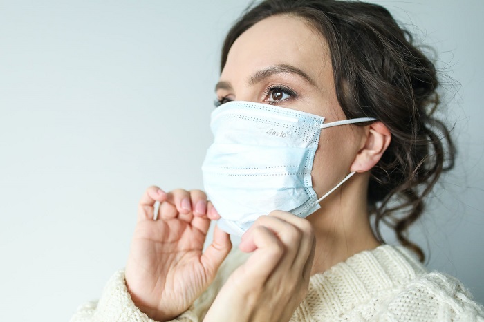 ¿Qué tipo de mascarilla tengo que usar y cómo me la pongo?