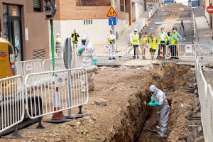 Renuevan el colector de saneamiento de la calle Cruz del Sur, en Valdefierro