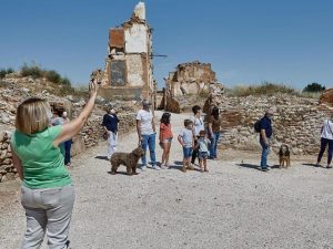 Belchite convertido en el destino amigable para las mascotas