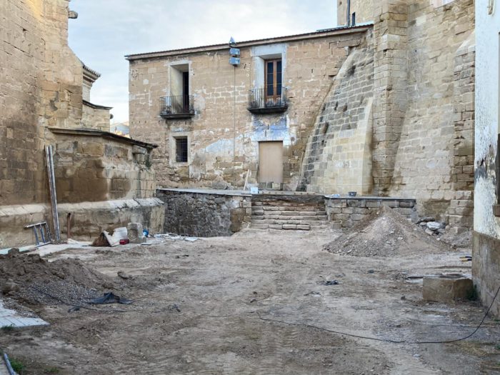 Caspe restaura el Jardín Norte de la Colegiata y el Patio de Armas del Castillo