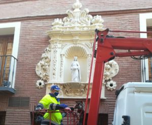 La talla de Santa Isabel de Portugal de nuevo en la fachada de las Cinco Villas de Ejea