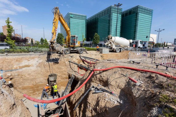 La avenida Navarra reabre al tráfico este lunes