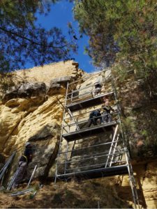 Patrimonio inicia las obras en la muralla de la Peña de Ayllón de Uncastillo