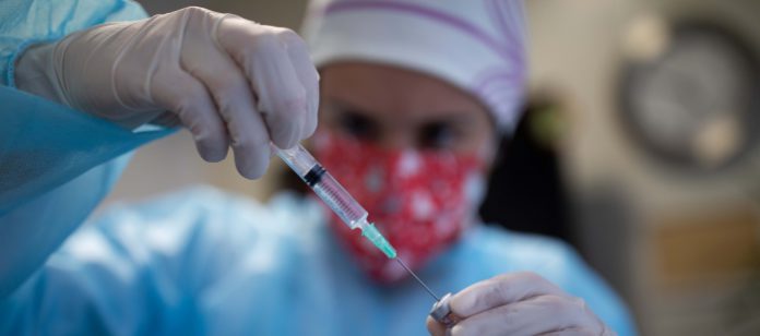 Teruel comienza la vacunación contra el Covid con 94 ancianos y 24 residentes