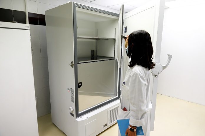 Dos nuevos ultracongeladores aguardan en el Clínico la llegada de las vacunas covid