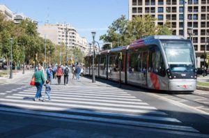 Establecen servicios mínimos de tranvía durante los paros parciales de los conductores